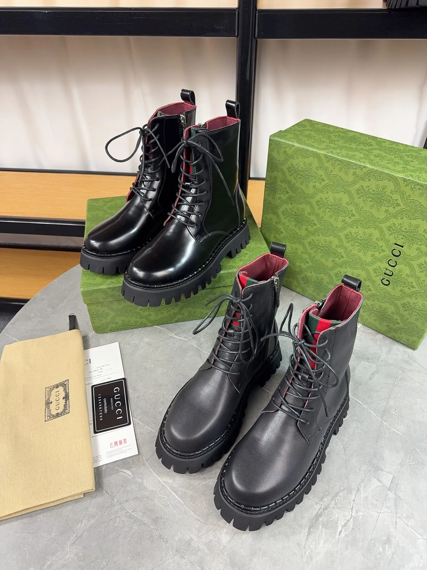 Men's shoes 💰640💰 New model from Gucci, double GG groove thick-soled loafers. The original version is made 1:1. Super beautiful quality, classic model at the counter. ❶Upper: original open-edge beaded cowhide ❷Inner lining: water-dyed cowhide ❸Feet: water-dyed cowhide ❹Outsole: ultra-light original sole ❺Thick sole heightening: 3.5cn ❻Packing: original packaging ❼Number: 35-42 (41 41 customized, non-refundable) Men's model: 38-46 (45, 46 customized, non-returnable)